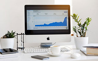 爱游戏官网入口-NBA焦点赛场：尼克斯惊喜战胜魔术，雄鹿意外败给马刺