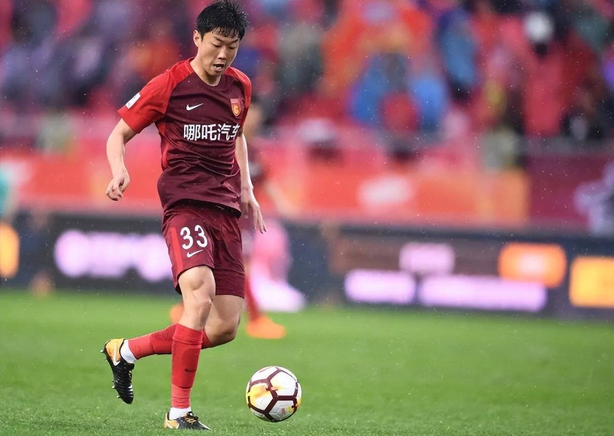 上港主场战胜鲁能，积分暂列第二