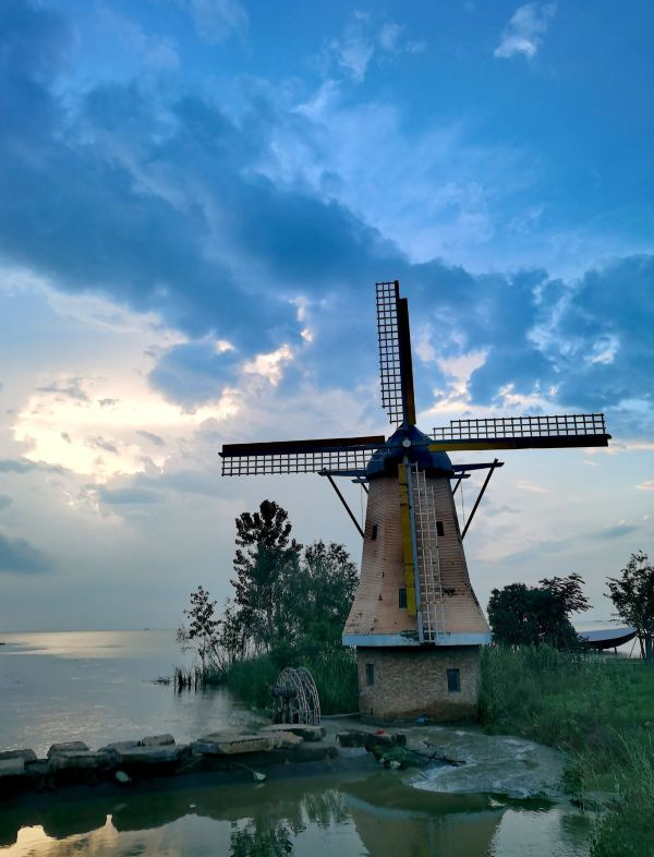 令人振奋的精彩比赛成为一道亮丽风景线的简单介绍