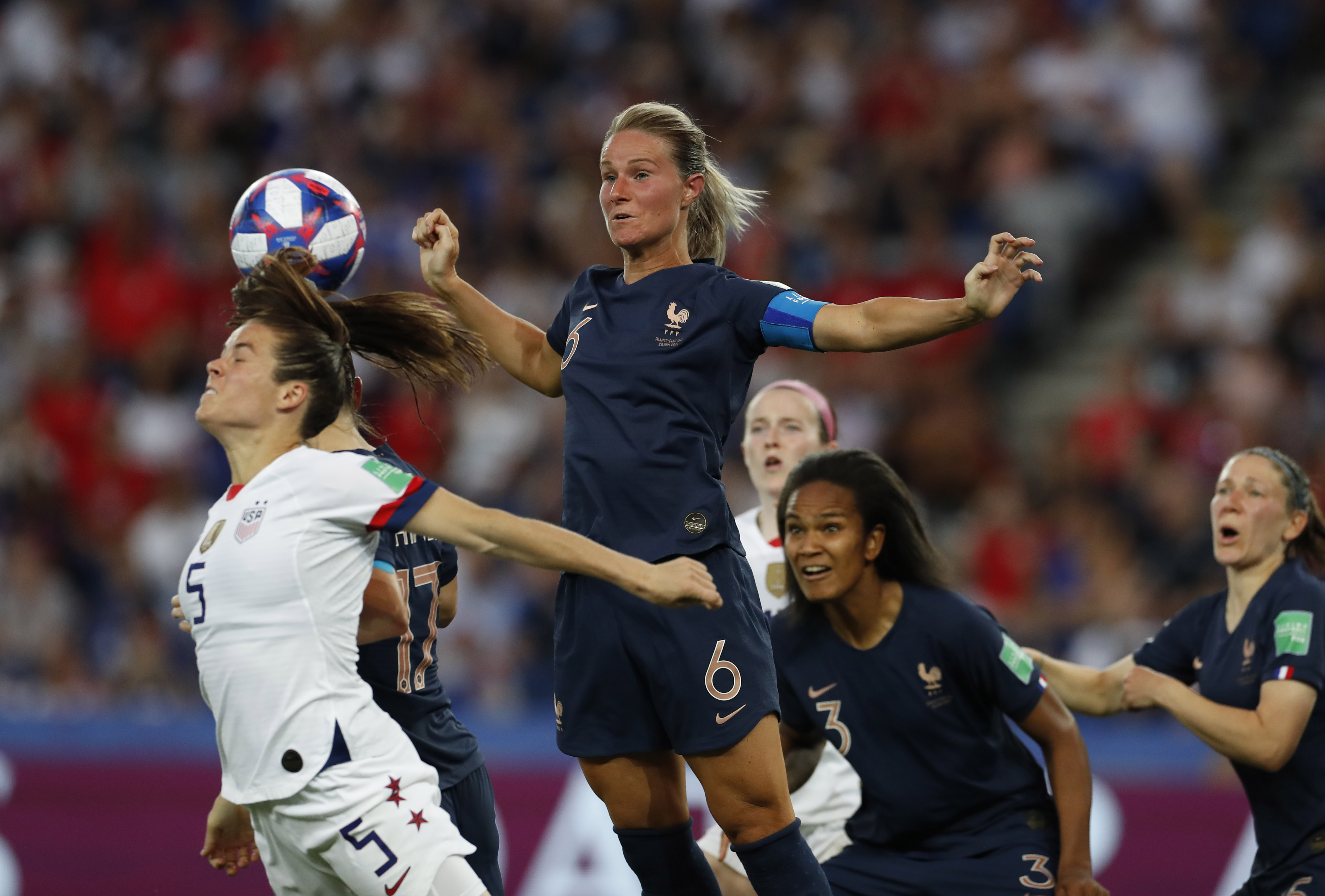 法国女足遭遇惨败,无缘四强 法国女足遭遇惨败,无缘四强