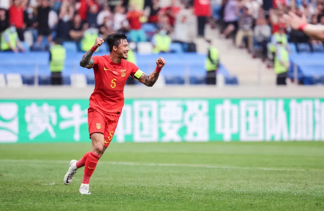 缅甸队主教练表扬球员，展现团队凝聚力