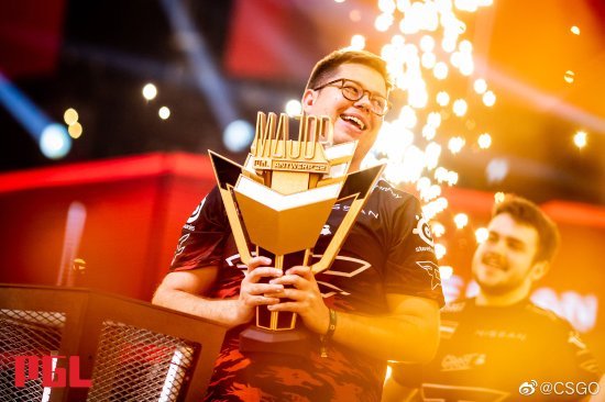 南亚球队力挽狂澜，争夺亚洲足球奖杯