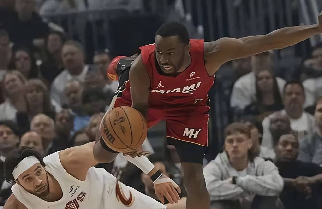 球员状态火热，带领球队轻松战胜