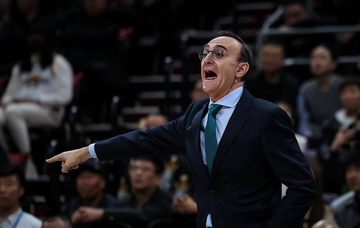 包含临危受命，新帅带队强势斩获三连胜的词条