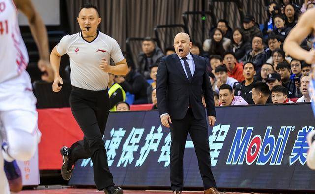 关于汉堡球员合练新战术，力争保级成功的信息