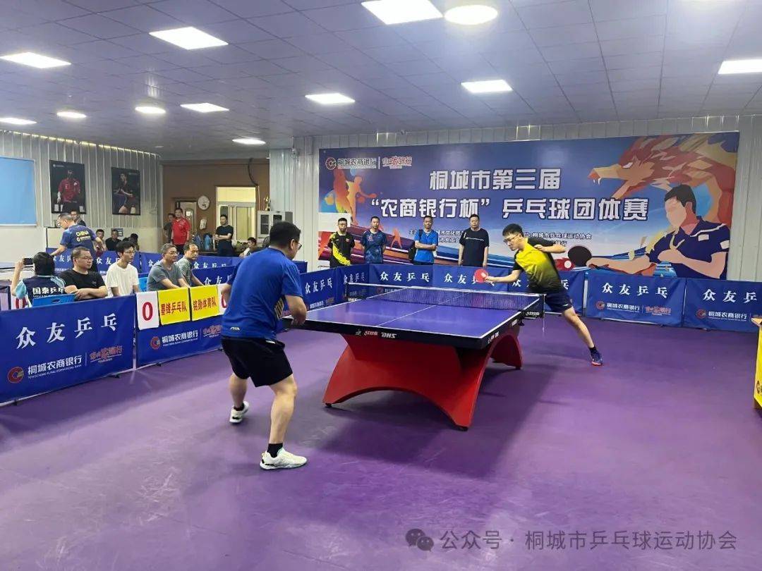 乒乓球赛场：球速惊人，技压群雄