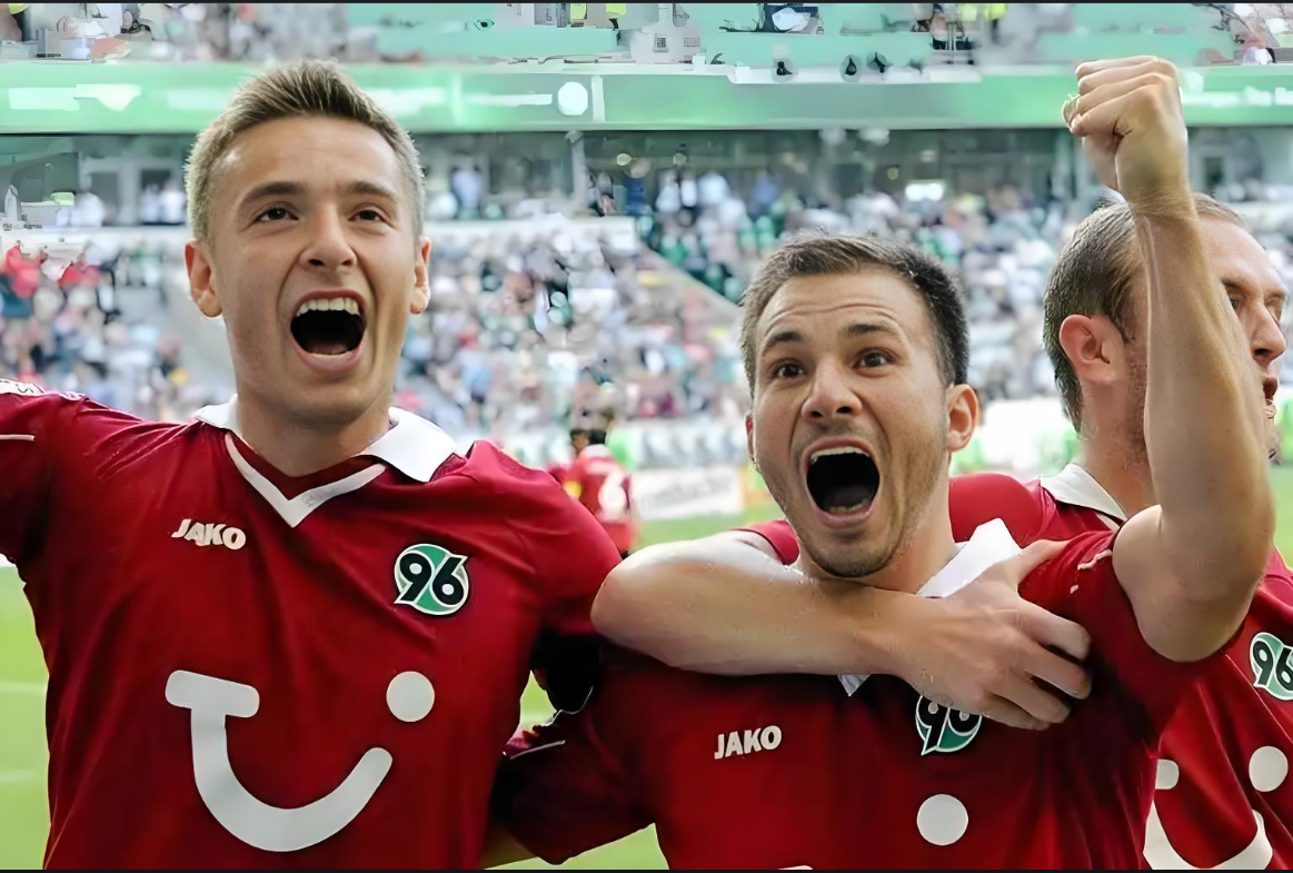 摩纳哥球员加盟沙尔克，助力球队挽回颓势