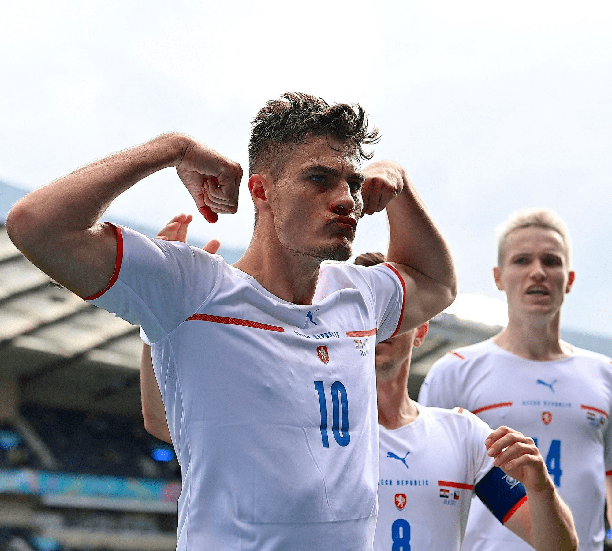 爱游戏在线登录-欧洲国家杯比赛中一支顶级球队意外遭遇挑战