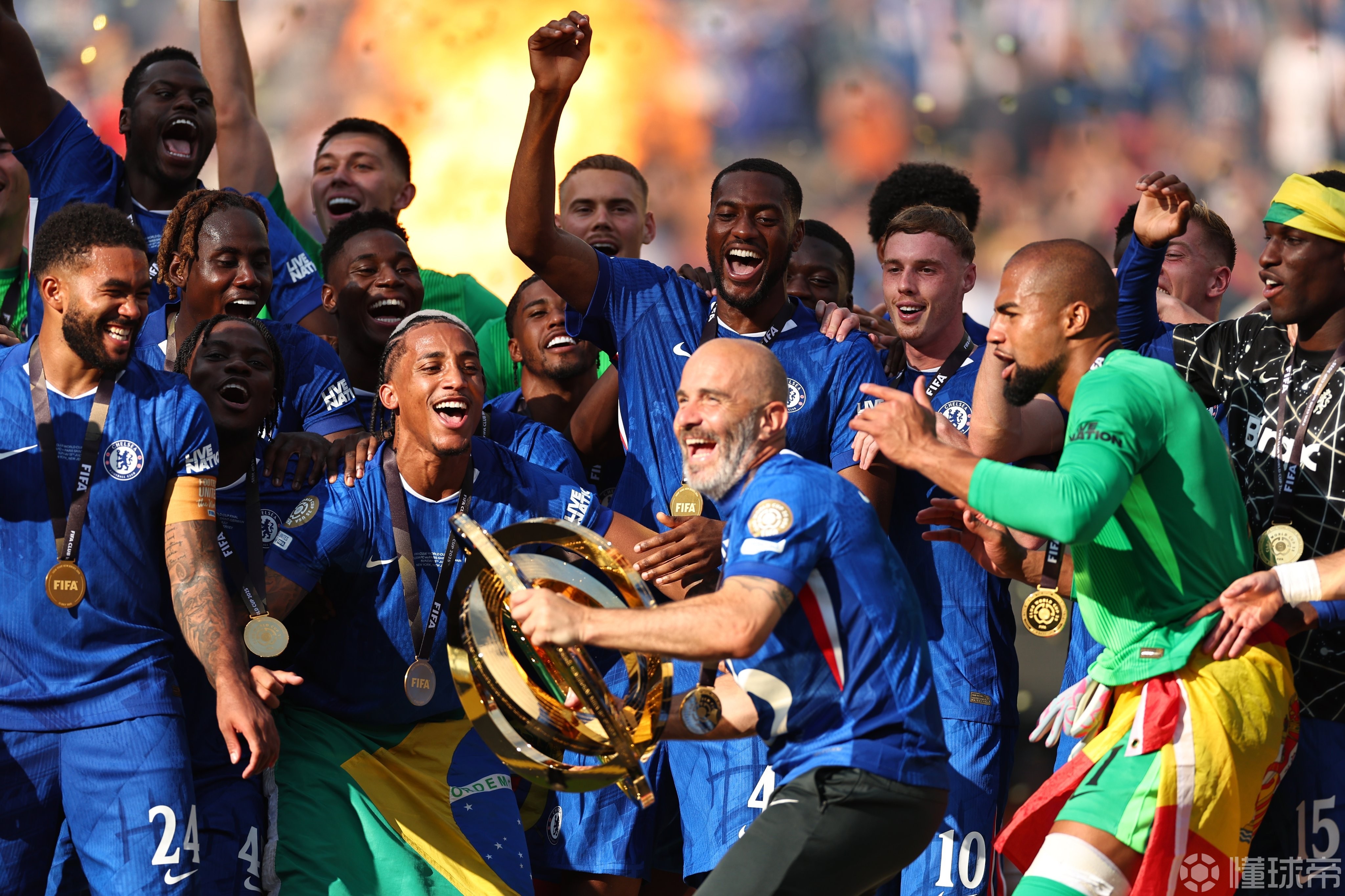 爱游戏亚洲官网-切尔西足球运动员在洲际赛事中斩获大奖