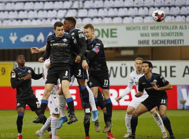 爱游戏app下载-柏林赫塔球迷欢呼声不绝于耳，队伍逐渐崛起