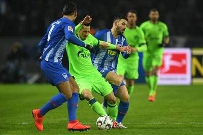 柏林赫塔球迷欢呼声不绝于耳，队伍逐渐崛起