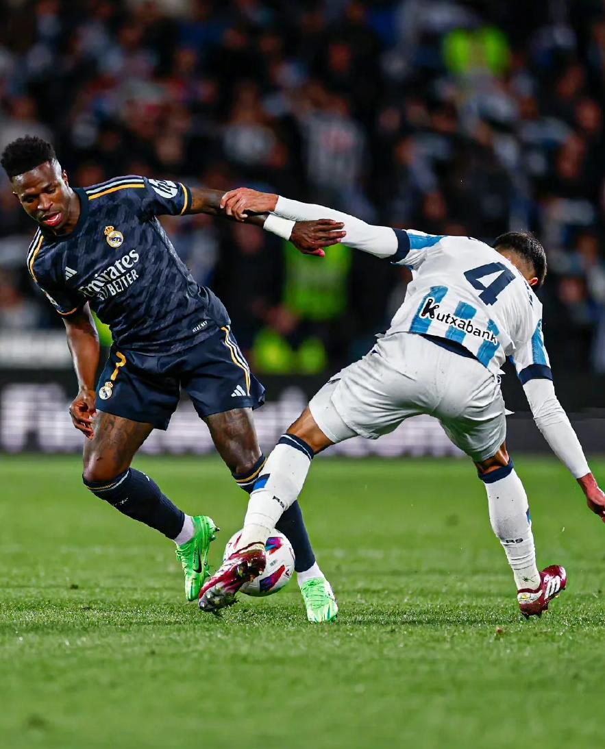 爱游戏app-皇家社会客场失守，联赛上演悬念