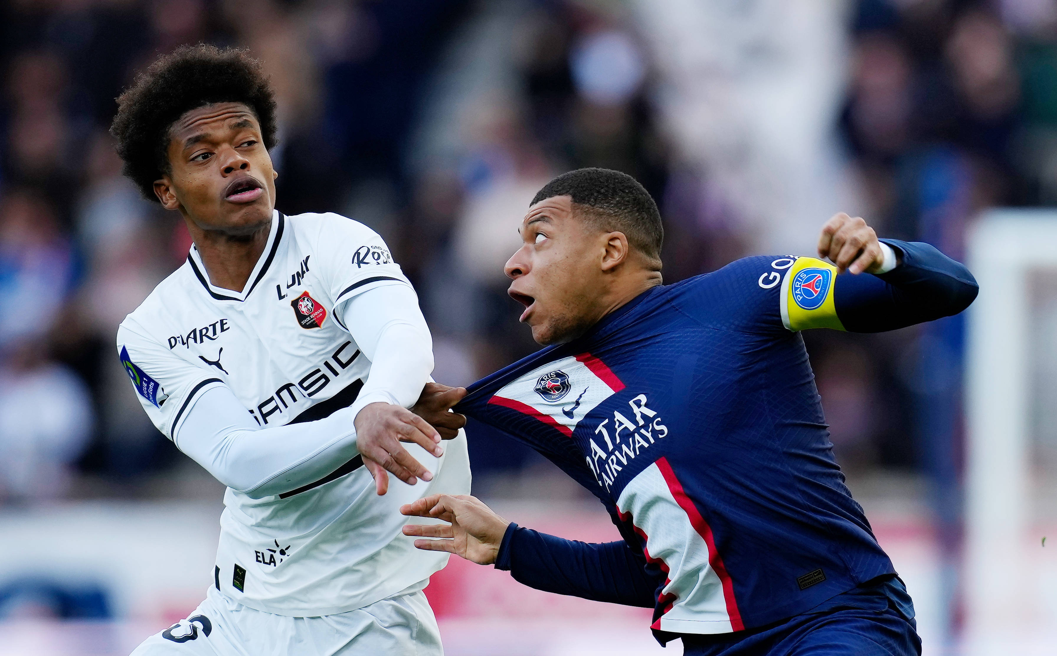 关于卡昂客场取胜，法甲赛场稳步前行的信息