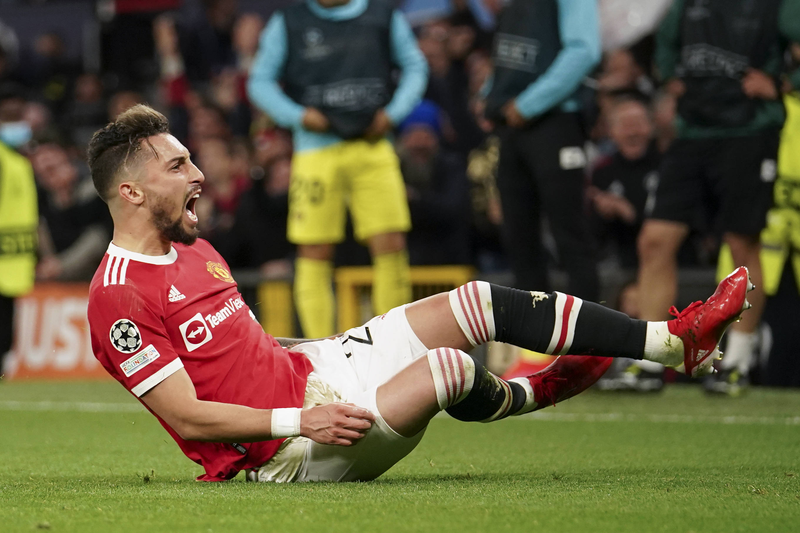 包含比利亚雷亚尔球员在比赛中闪耀光芒的词条 包含比利亚雷亚尔球员在比赛中闪耀光芒的词条