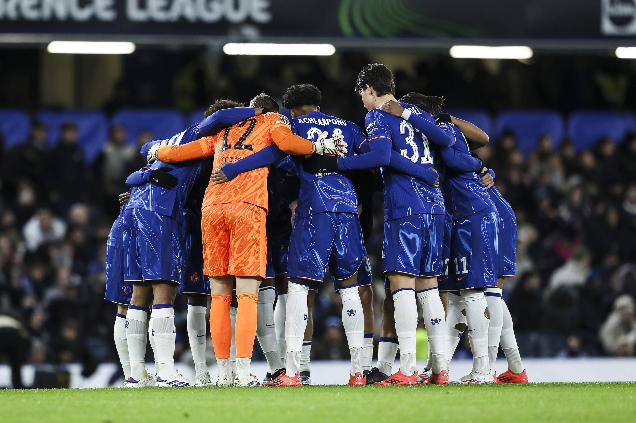 爱游戏中国官网-塞维利亚客场惊险获胜，逆转对手